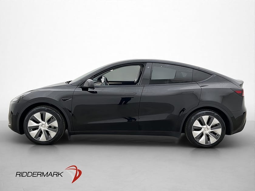Bild 1 av Tesla Model Y Standard Range RWD 299hk Värmepump Dragkrok Pano