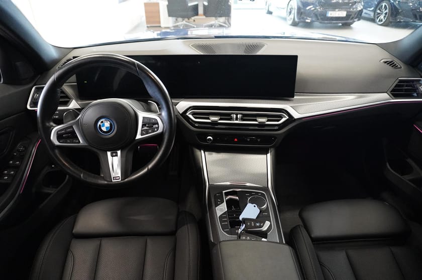 Bild 2 av BMW 330e xDrive Touring LCI M-Sport Navi Keyless Backkamera Rattvärme