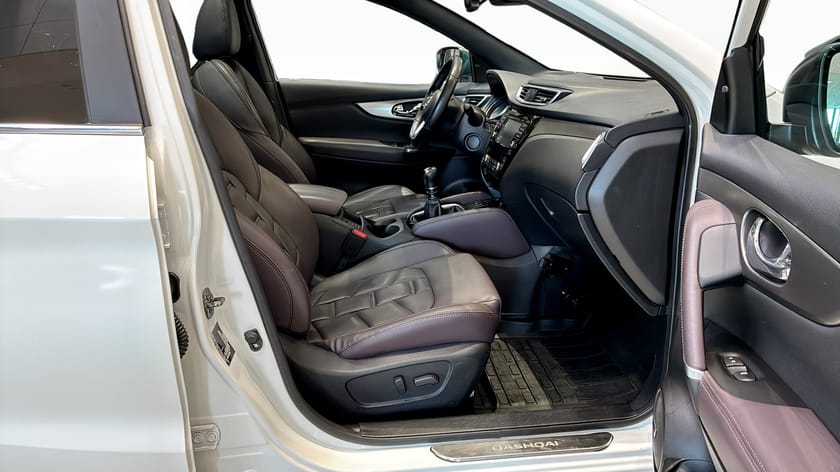 Bild 3 av Nissan Qashqai 1.6 Tekna + | Pano | 360 | Bose | Drag | 163hk