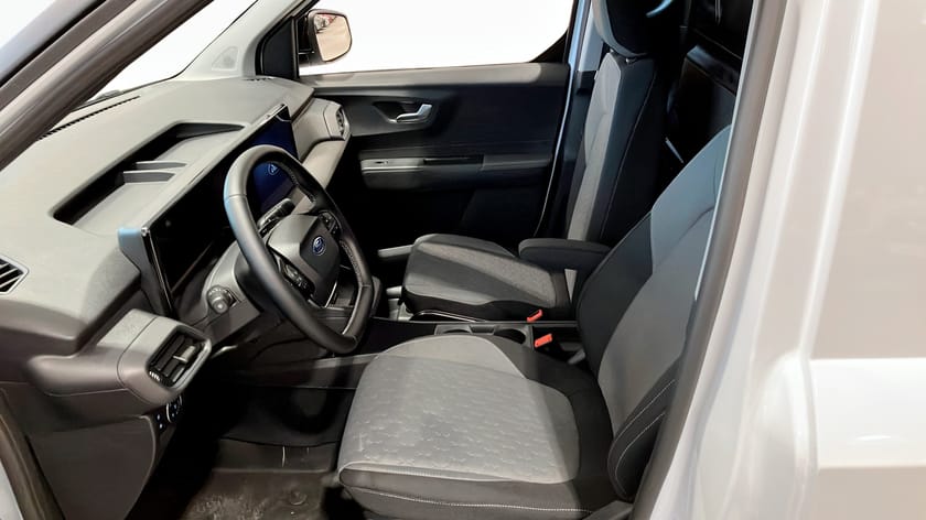 Bild 5 av Ford E-Transit Courier LIMITED SKÅP 136 A FWD Demobil