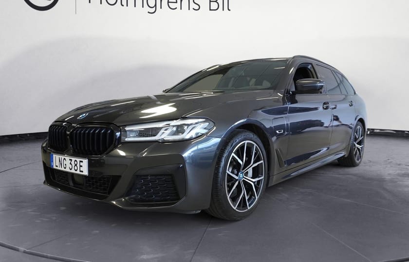 Bild 1 av BMW 530e xDrive Touring M-Sport HUD H K 360 Drag