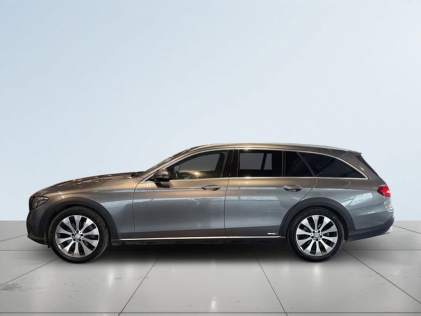 Bild 4 av Mercedes-Benz E 220 d 4MATIC All-Terrain Burmester/Drag/Kamera/MoK/Navi