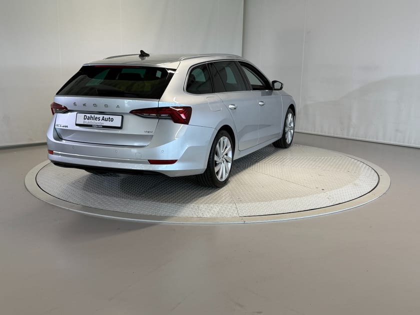 Bilde 3 av Škoda Octavia Stasjonsvogn 2,0 TDI 200hk 4x4 Style ACC/Webasto/Kam/Navi/El-sete