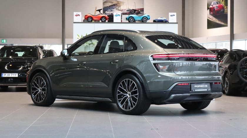Bild 2 av Porsche Macan Turbo Electric / Burmester