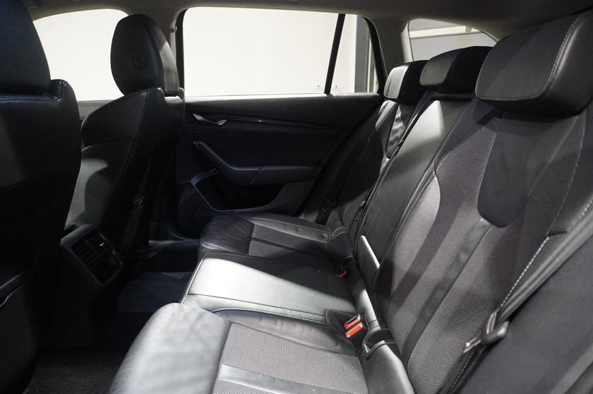 Bild 5 av Škoda Octavia Kombi 1.0 TSI 110hk Ambition Cockpit Drag Kamera