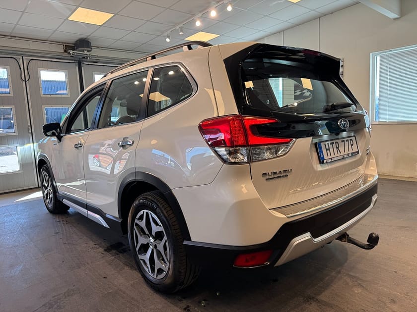 Bild 3 av Subaru Forester e-Boxer Lineartronic Drag M-värmare B-kamera Carplay