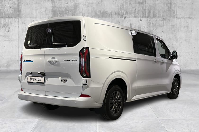 Bilde 5 av Ford E-Transit Custom 340 218hk RWD L2 Limited / Takstativ / ACC / Krok