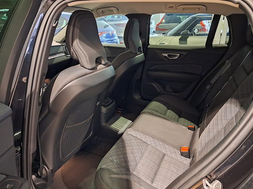 Bild 5 av Volvo V60 T6 Recharge Core Edition plug in AWD 350HK 4x4