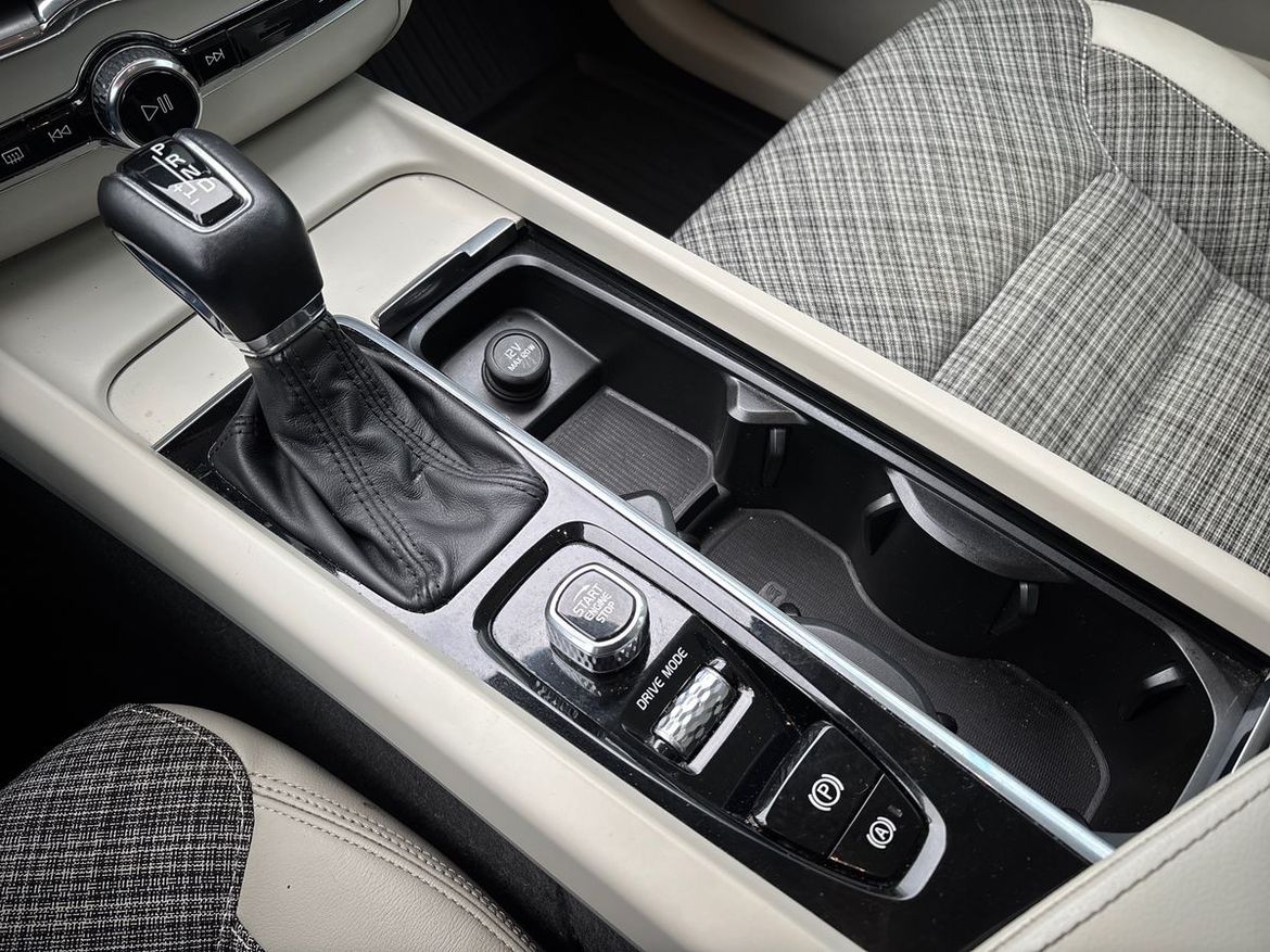 Volvo XC60 2018 - miniatyr 16