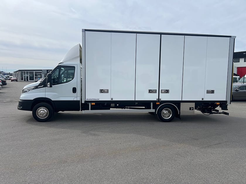 Bild 2 av Iveco Daily 72-180 Chassis Cab 72C18 A8 Skåpbil Öppningsbarsida Fullutrustad