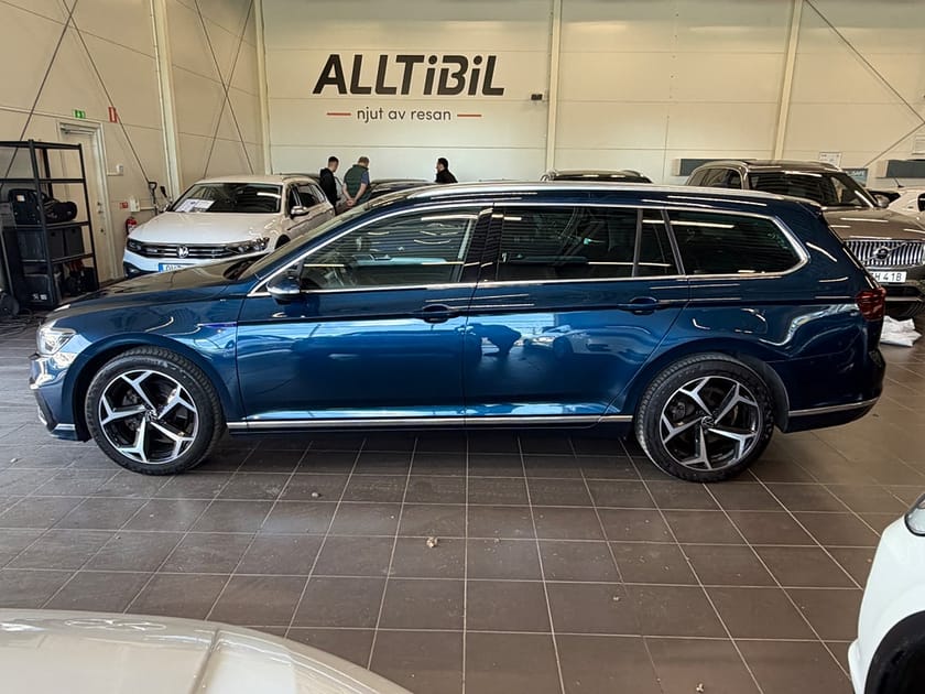 Bild 3 av Volkswagen Passat Sportscombi GTE SC Executive Cockpit/Värmare/drag/HuD/Keyless/IQ