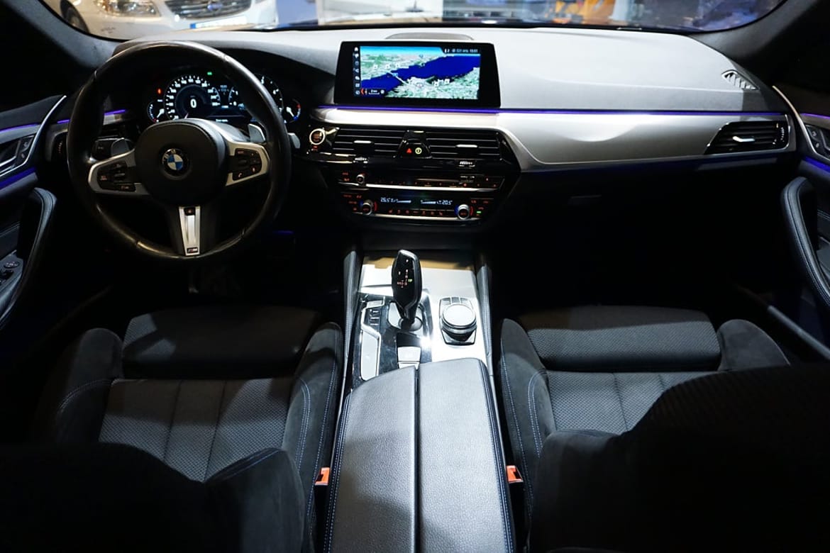 BMW 5-serie 2019 - miniatyr 9