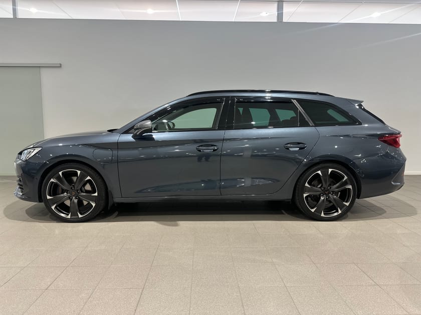 Bild 3 av CUPRA Leon Sportstourer e-Hybrid Sportstour e-Hybrid, Sensorer fram/bak, Backkamera