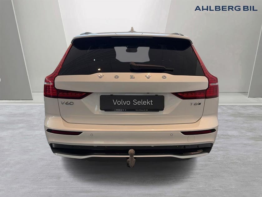 Bild 4 av Volvo V60 T6 Plus Dark Edition. Backkamera, Drag, Navi, Adaptiv farthållare, Tonade rutor.