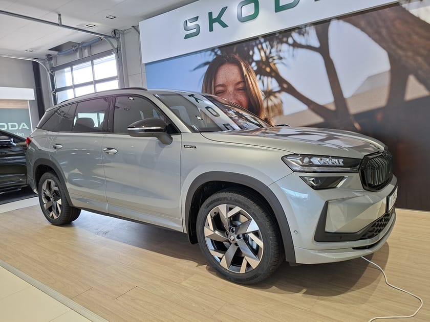 Bild 1 av Škoda Kodiaq iV Sportline 1,5 TSI 204 HK 6 VXL DSG Drag LED-mat
