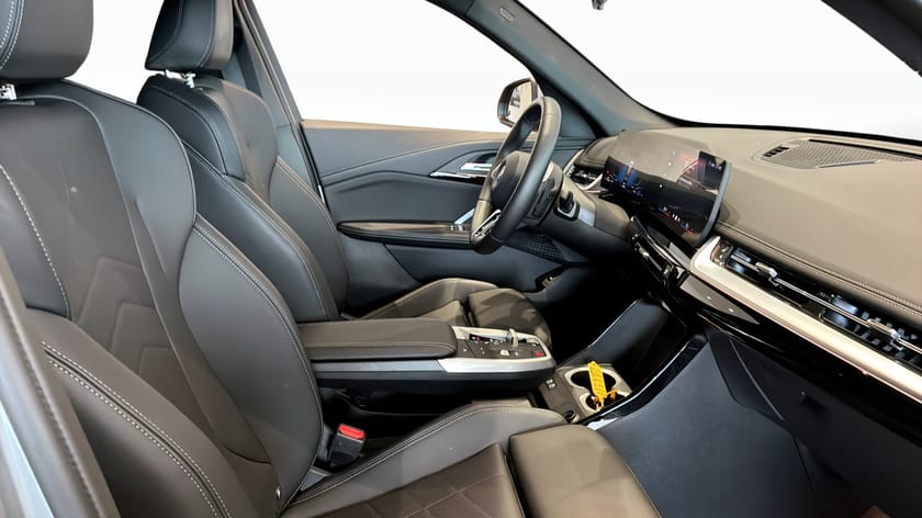 Bild 3 av BMW X1 xDrive25e M sport, Dragkrok, Rattvärme
