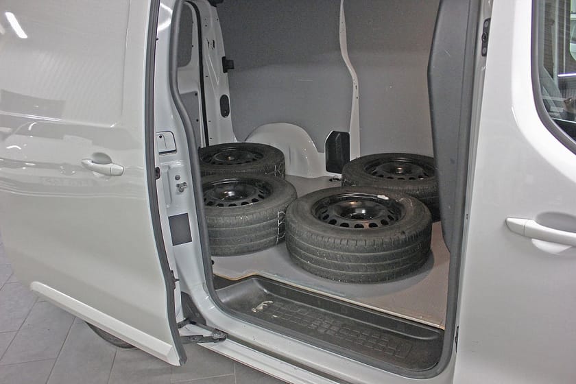 Bild 4 av Citroën Jumpy Van 1,5 Business 120Hk B-Kamera Drag Värmare SoV