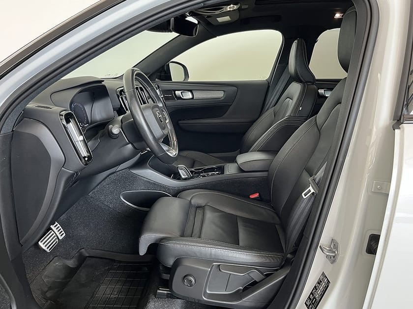 Bild 5 av Volvo XC40 Volvo B4 R-Design Panorama 360° Kamera PilotAssist