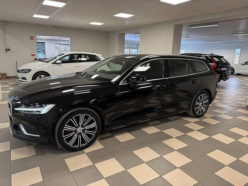 Bild 2 av Volvo V60 T6 AWD Recharge B-kamera CarPlay Navi Drag 340 Hk
