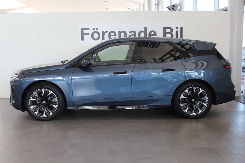 Bild 3 av BMW iX xDrive60 4,95 ränta M Sport Panorama H/K Dragkrok