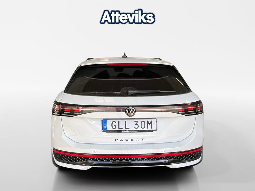 Bild 4 av Volkswagen Passat Variant eHybrid 272hk R-Line *Head up-display/Black style*