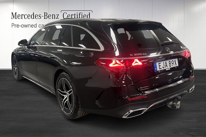 Bild 4 av Mercedes-Benz E 300 d e 4MATIC T AMG / Panorama / Dragkrok
