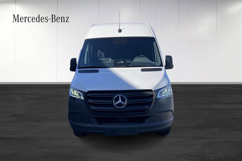 Bild 2 av Mercedes-Benz eSprinter 320 81 kWh Vinterhjul ingår/Räckvidd 268 km/Lastvikt 646 kg