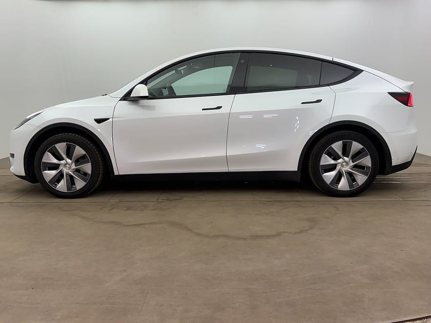 Bild 3 av Tesla Model Y Standard Range RWD 299hk Panorama Backkamera Skinn