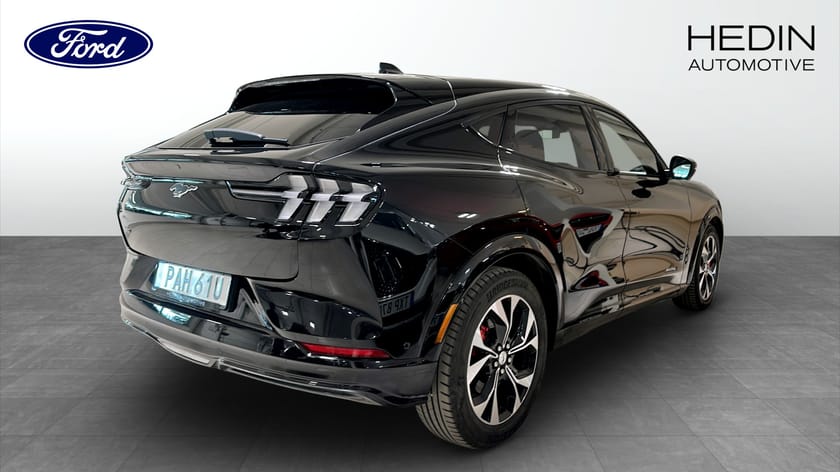 Bild 2 av Ford Mustang Mach-E Long Range AWD 351hk Premium Pkt B&O Pano