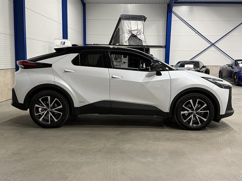Bild 3 av Toyota C-HR Hybrid AWD-i e-CVT 197 HK / Navi / Backkamera /