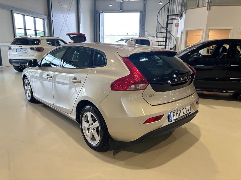Bild 2 av Volvo V40 T2 Kinetic / Nyservad*