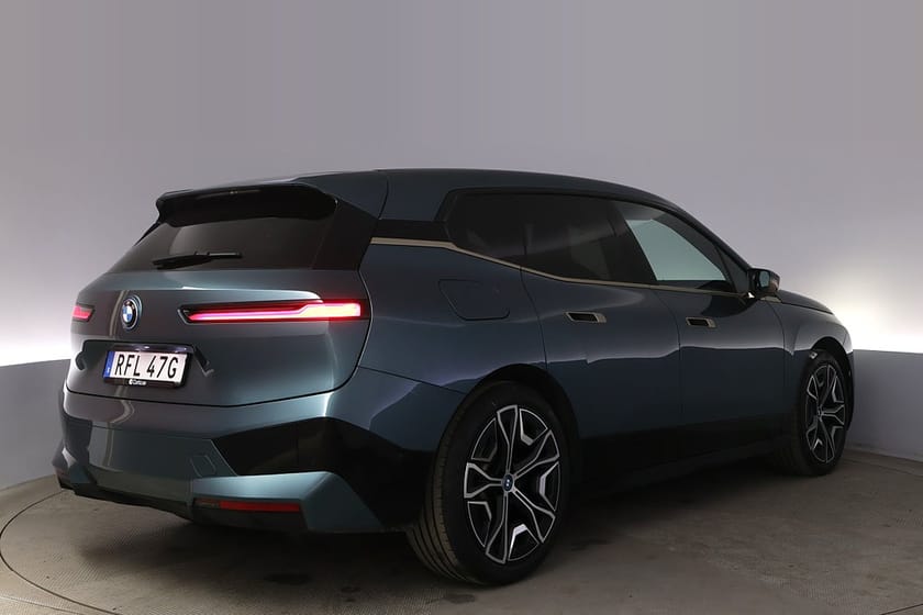 Bild 5 av BMW iX xDrive50 Sport Drag Pano H/K HUD Laser DAP SoftClose