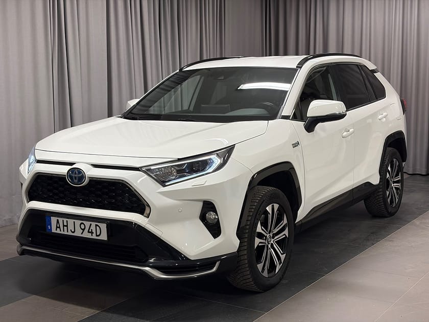 Bild 1 av Toyota RAV4 Plug-in Hybrid E-CVT X EDITION Dragkrok Vinterhjul