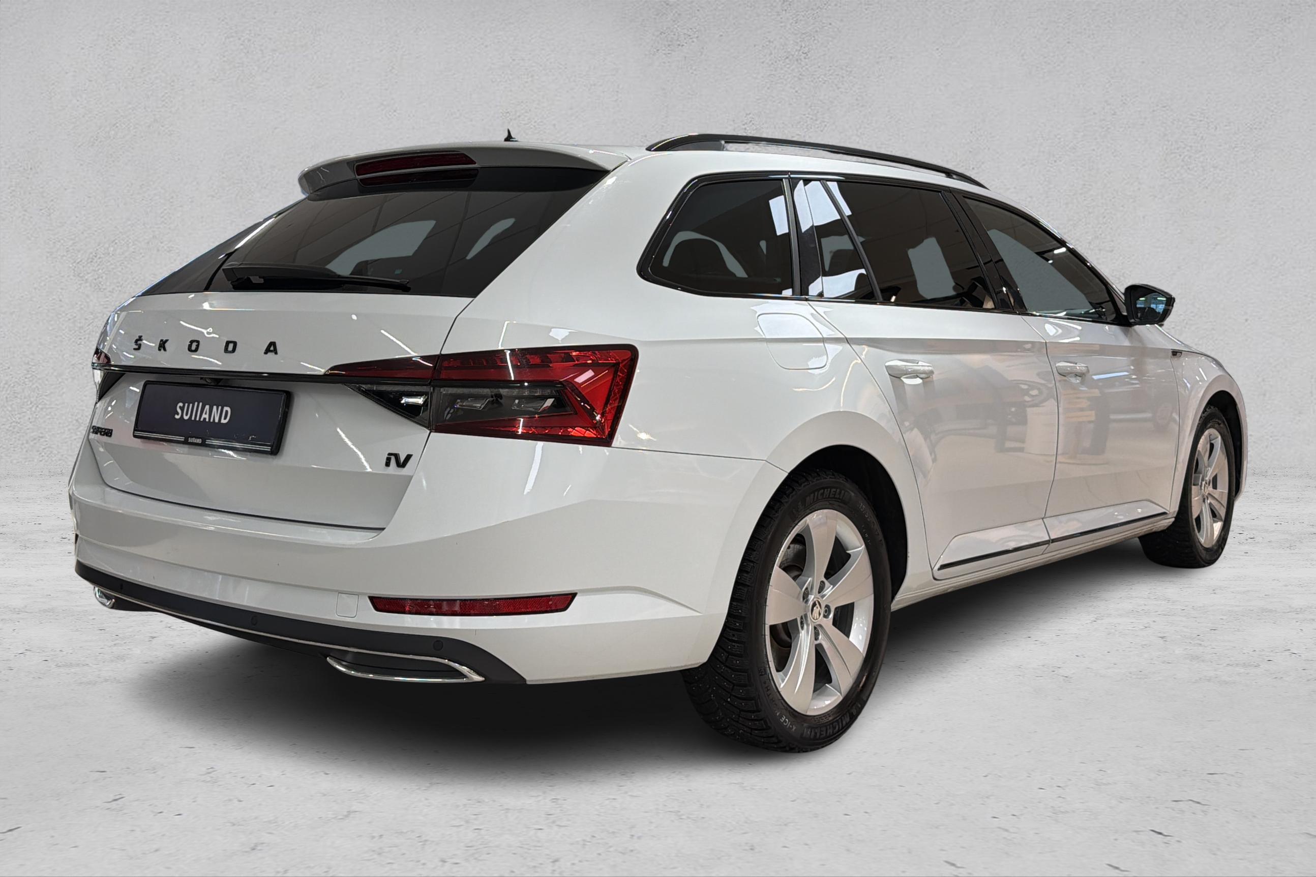 Thumnail bilde 3 av Škoda Superb iV Combi