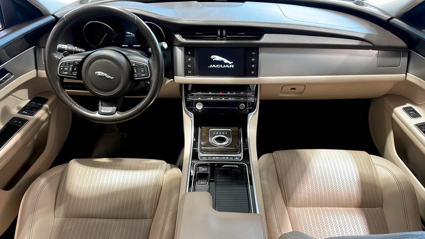 Bild 4 av Jaguar XF 25t 2.5T 240Hk Auto Nav/B-Kamera