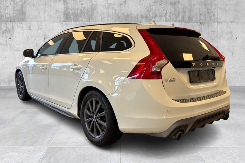 Bilde 3 av Volvo V60 D2 R-Design/Krok/Ryggekamera/Webasto/Scuf plates/Navi+