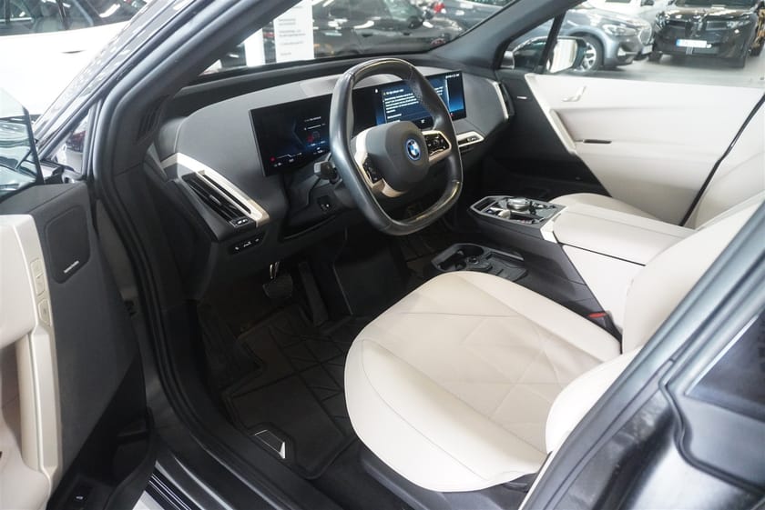 Bild 2 av BMW iX xDrive40 Drag, Harman Kardon, Da, Park Assist Plus