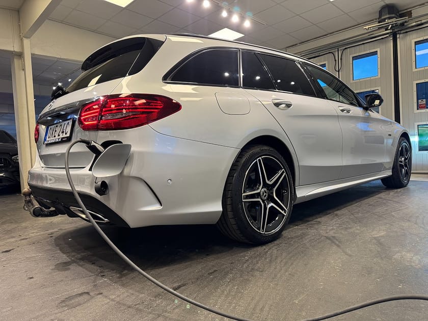 Bild 4 av Mercedes-Benz C 300 T e AMG Night Edition Drag Gps Värmare
