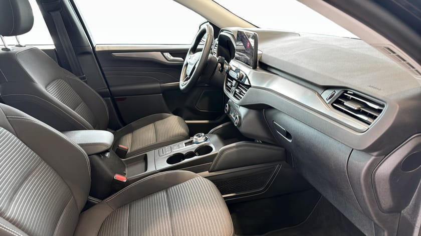 Bild 3 av Ford Kuga Plug-In Hybrid Titanium 2.5 225HK Vinterpaket Carplay