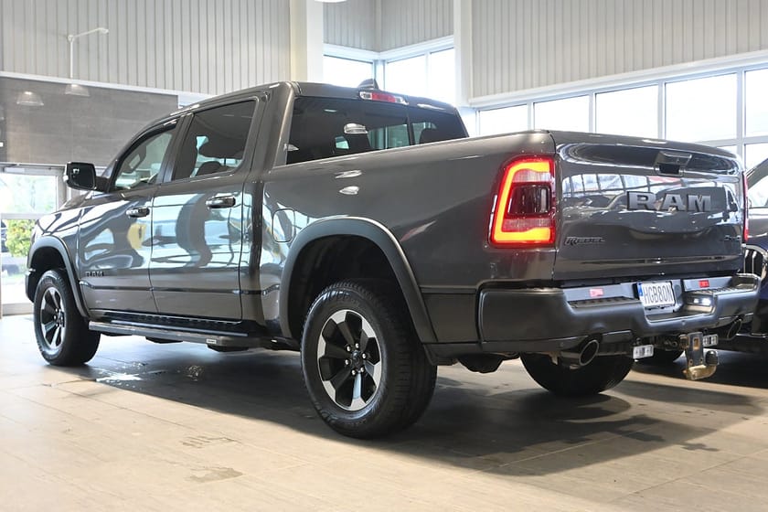 Bild 3 av RAM 1500 Crew Cab V8 HEMI REBEL Luft Pano Alpine
