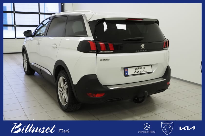Bilde 2 av Peugeot 5008 Allure 1.2 131hk / SKINN / FOCAL