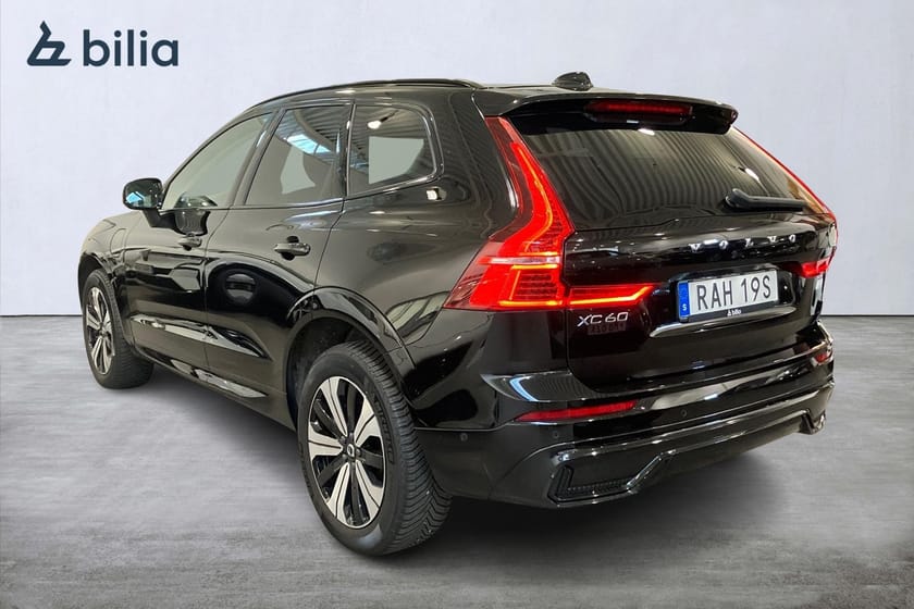 Bild 2 av Volvo XC60 Recharge T8 Plus Dark Mörkt tonade rutor 5 st Parkeringskamera 360 Dragkrok halvautomatisk HarmanKardon PremiumSound