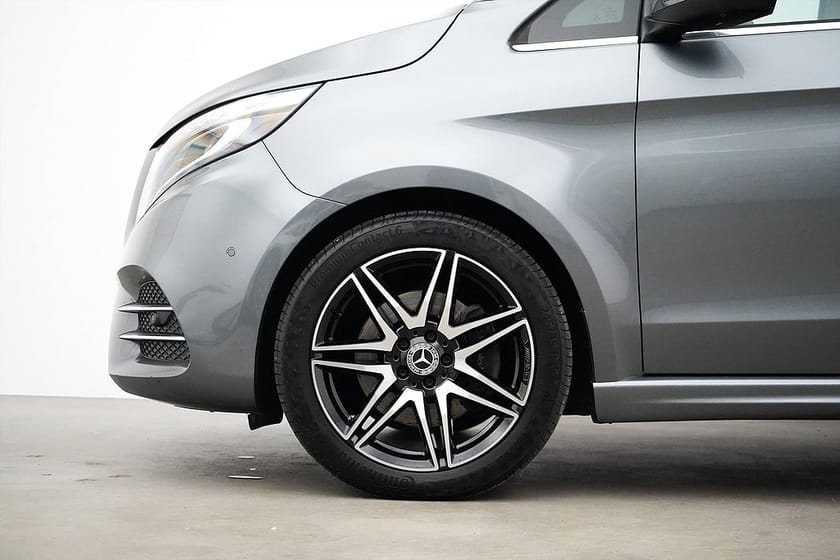 Bild 2 av Mercedes-Benz V 300d 3.1t V300d / 237hk / AMG / Moms / 360 / Bur.