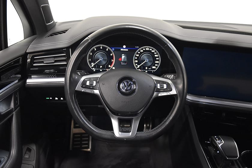 Bild 2 av Volkswagen Touareg 3.0 V6 TSI 4Motion R-Line Drag HUD P-Värm Dynaudio