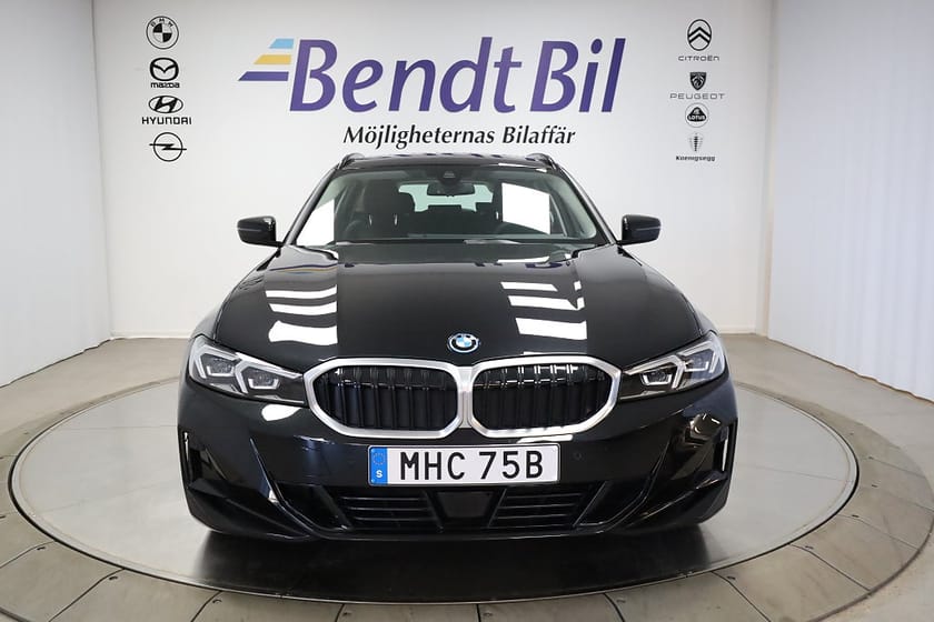 Bild 3 av BMW 330e xDrive Touring | Aktiv fartpilot | Dragkrok | Rattvärme