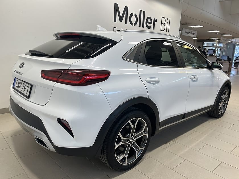 Bild 3 av Kia XCeed Plug-in Hybrid 141hk Cockpit Kamera Navi Halvskin