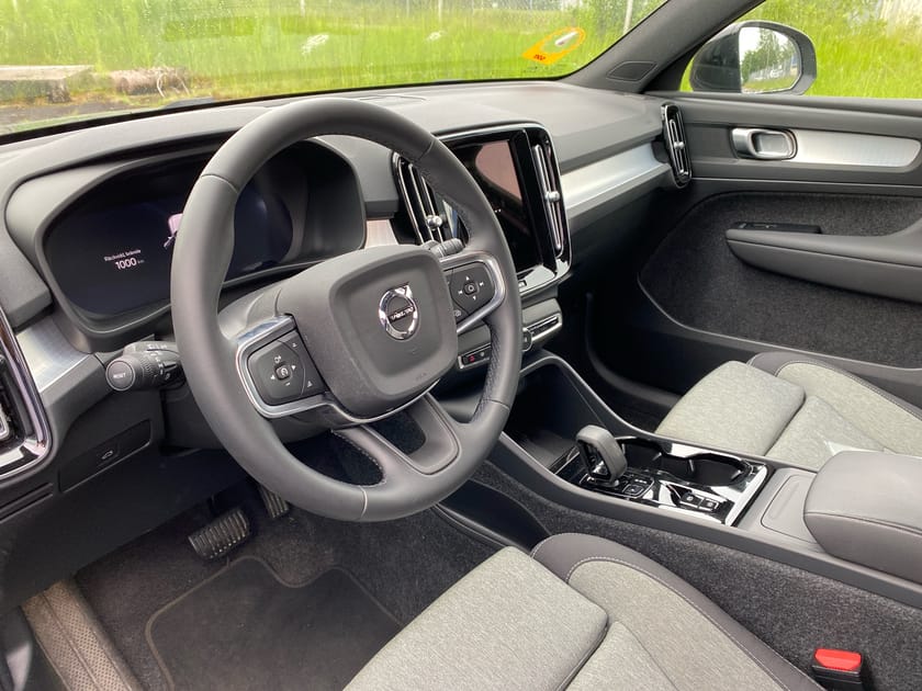 Bild 2 av Volvo XC40 B4 FWD Bensin Plus Dark