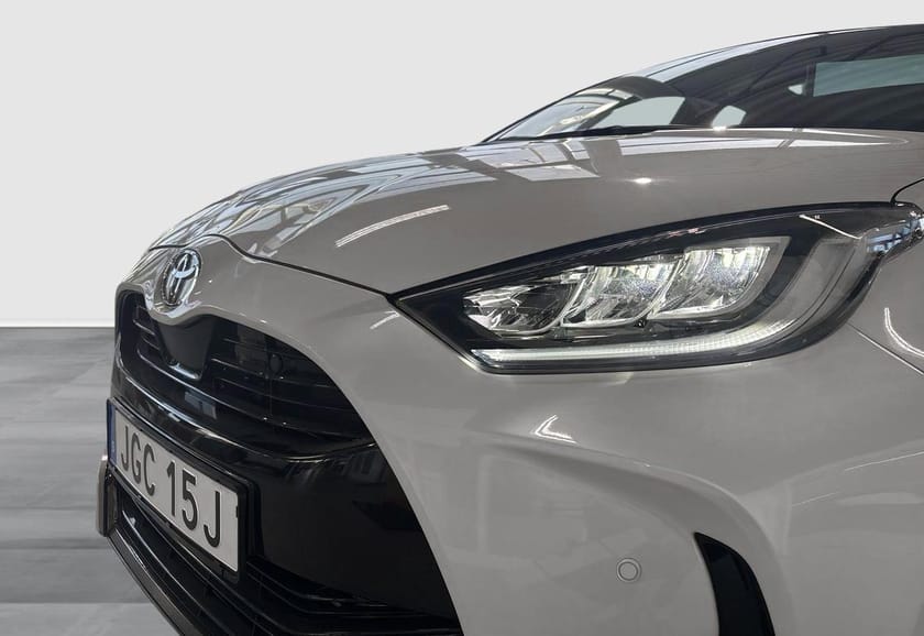 Bild 5 av Toyota Yaris Hybrid 130 1,5 5d Premiere Edition Bi-Tone