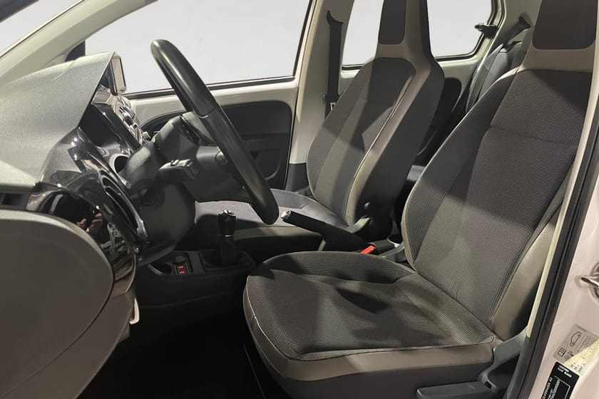 Bild 3 av Volkswagen up! 1.0 MPI 75 HK HIGH PDC NAVI 360KR/ÅR 11800MIL 15"