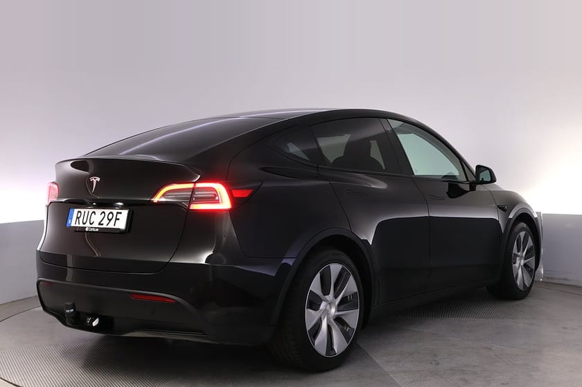 Bild 5 av Tesla Model Y Standard Range RWD Autopilot Panorama Drag